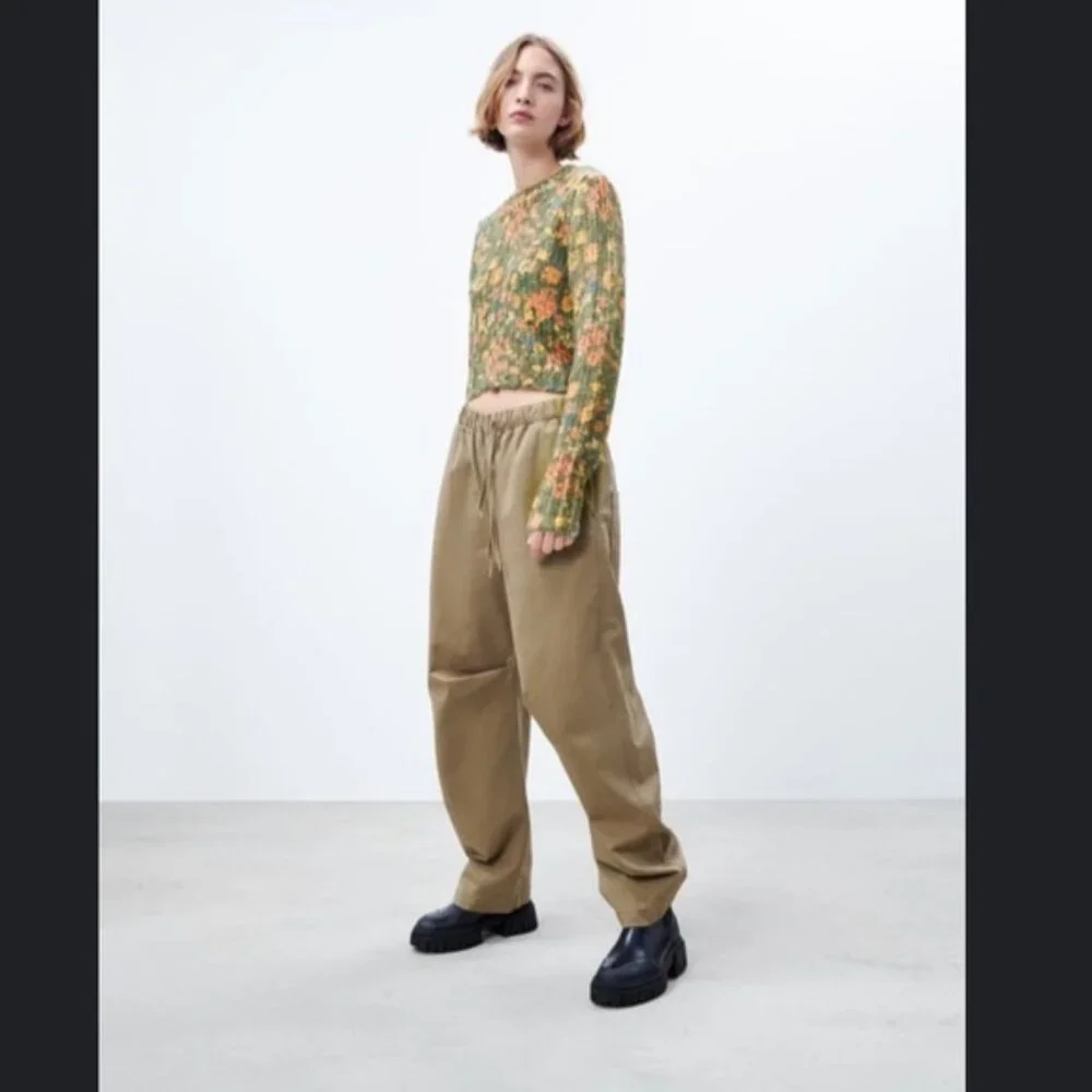 SOLD Zara Women's Floral Wool Blend Knit Cropped Sweater size M - Picture 2 of 10